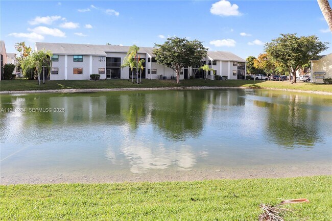 Building Photo - 1080 N Franklin Ave