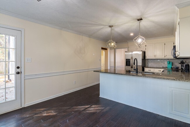 Building Photo - 1051 Waltons Ct