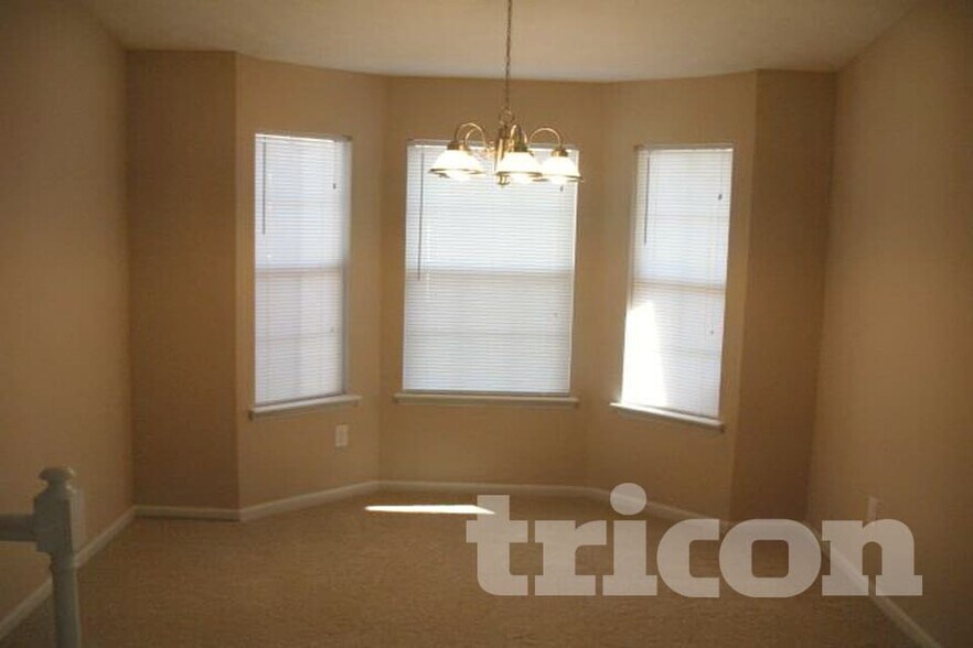 Building Photo - 4393 Westchester Ct