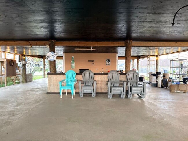 Building Photo - 2572 Gulf Breeze Ave