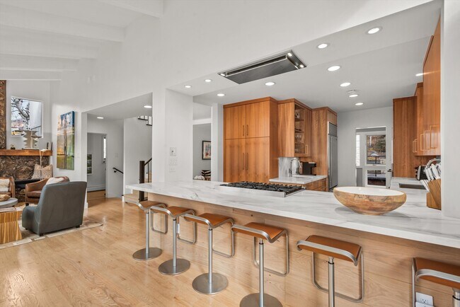 Building Photo - 262 Eastwood Rd