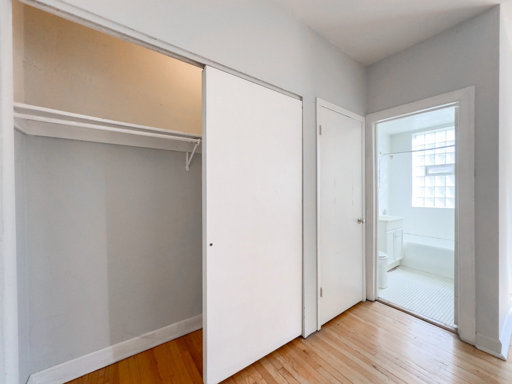 Building Photo - 1055 W George