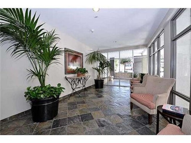 Building Photo - Exquisite Penthouse+Loft with Breathtaking...