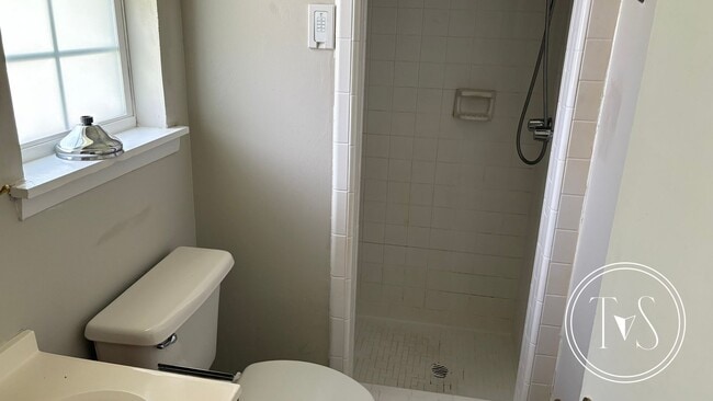 Building Photo - MOVE-IN SPECIAL: 50% OFF 1st FULL MONTH'S RENT!**