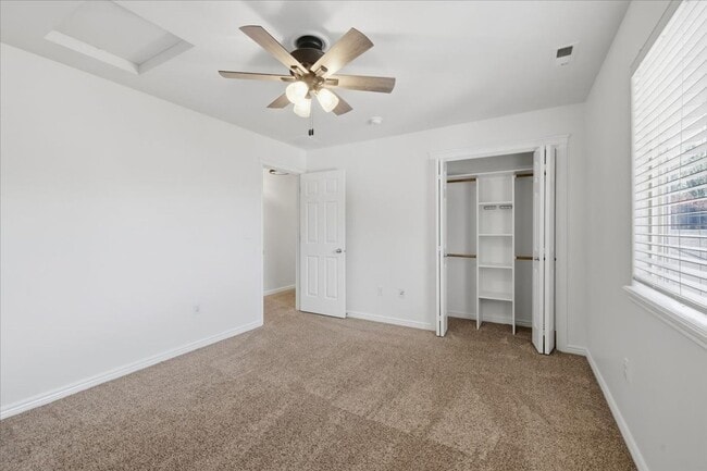 Building Photo - 3053 E Calabria Dr