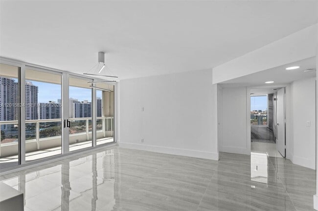 Building Photo - 21055 Yacht Club Dr