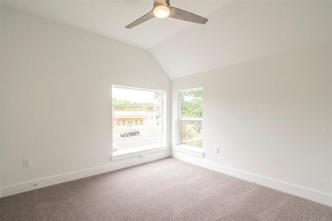 Building Photo - 616 W Dittmar Rd
