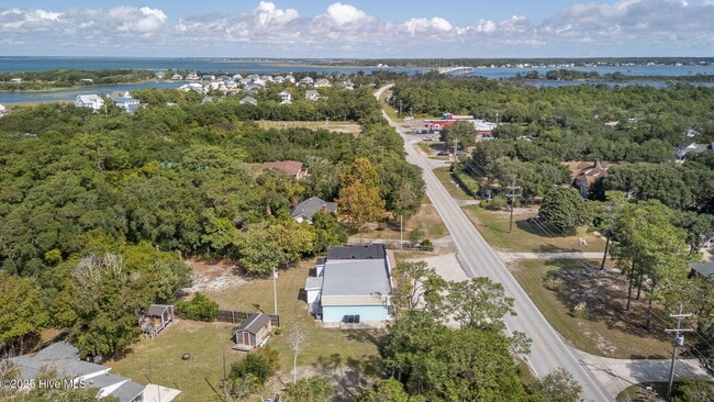 Building Photo - 360 Island Rd