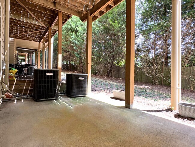 Building Photo - 2147 Yancy Ln