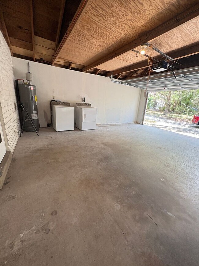 Building Photo - 2BR/2BA Home with Preserve View + Tennis C...