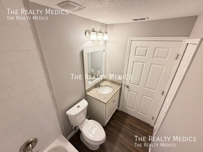 Building Photo - 2615 Fair Oaks Dr