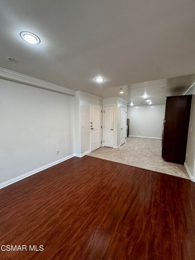 Building Photo - 13525 Vanowen St