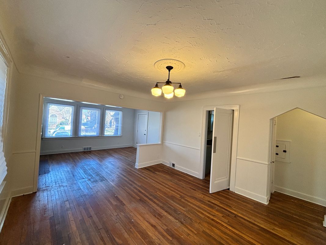 Building Photo - 5783 Yorkshire Rd