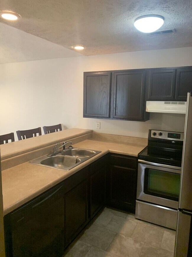 Building Photo - 1820-6 Tryon Drive