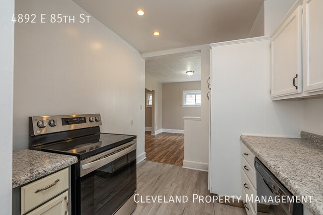 Building Photo - Wonderfully Renovated Colonial