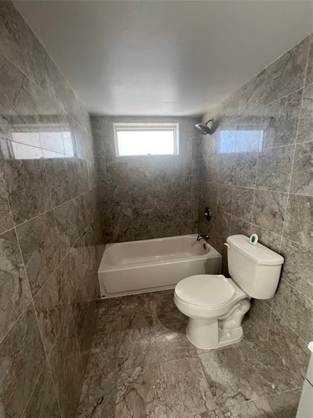 Building Photo - 1407 NE 56th St