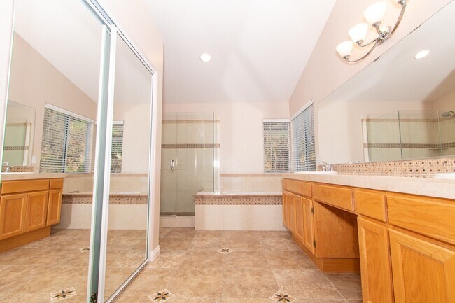 Building Photo - Elegant 4 Bed / 3 Bath House in Twin Oaks Valley Ranch/ San Marcos!