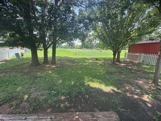 Building Photo - 3Bd 2Bth Home in the Sought-after Colonial...