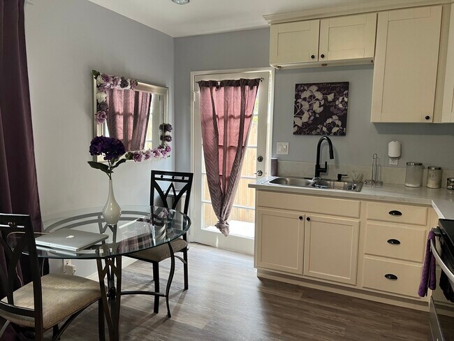 Building Photo - 6006 Donna Ave