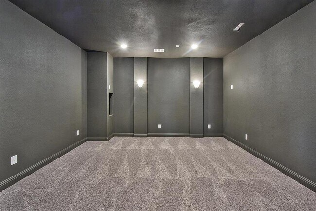 Building Photo - 21203 Bradford Grove Dr