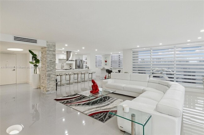 Building Photo - 2751 S Ocean Dr