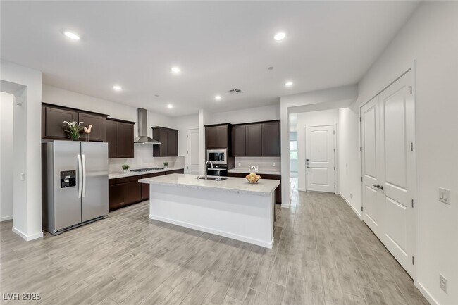 Building Photo - 102 Ibiza Lk Dr