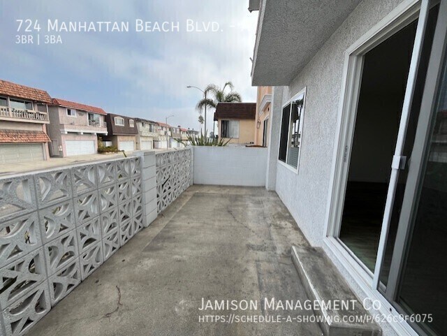 Building Photo - 724 Manhattan Beach Blvd