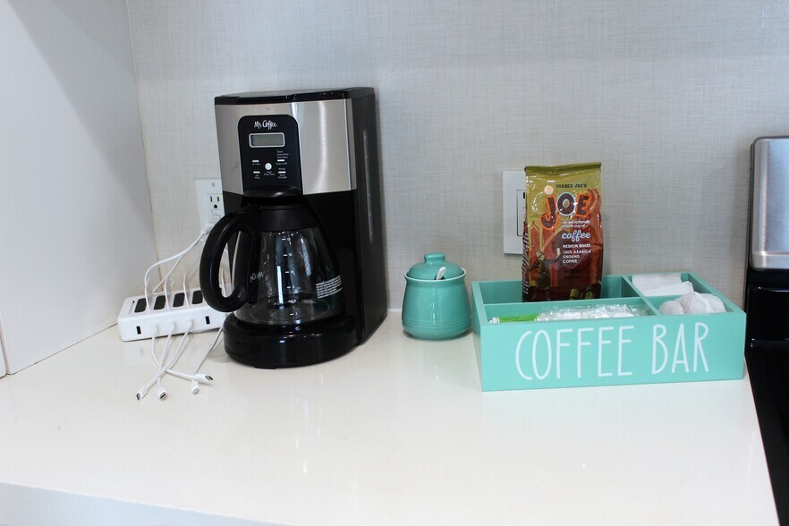 Building Photo - 722 Sunset Ct