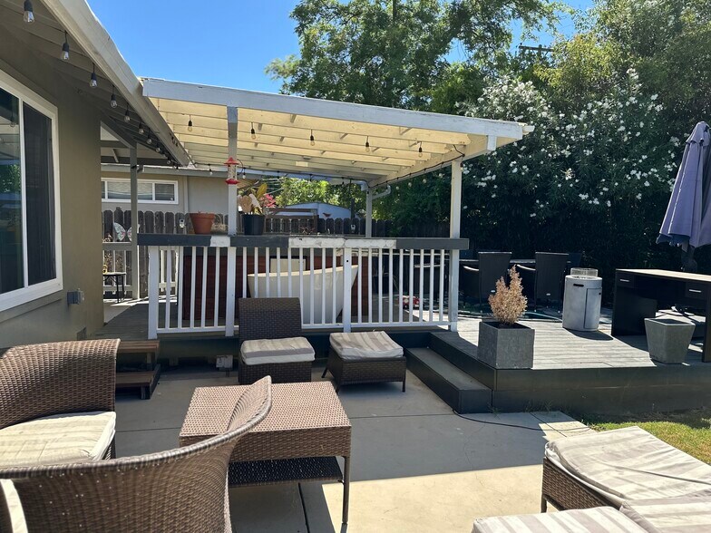 Back Patio - 4746 Crestview Dr