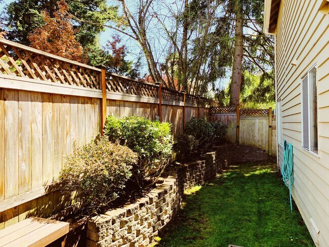 Building Photo - 3Bd/2.5Ba Kirkland Townhome