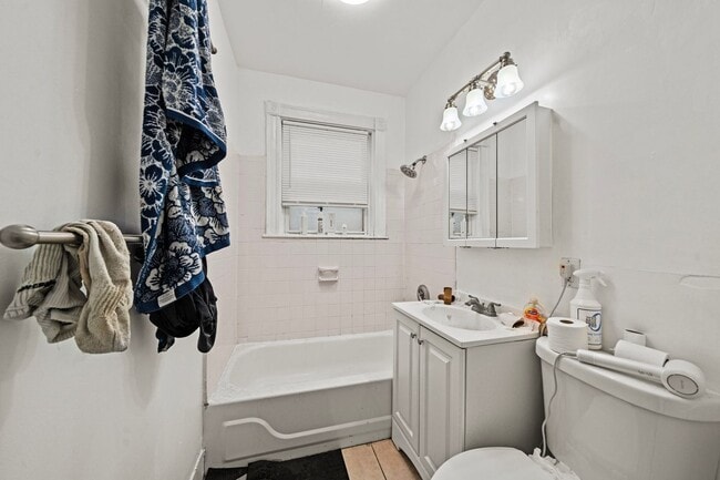 Building Photo - Mission Hill 4 bed...