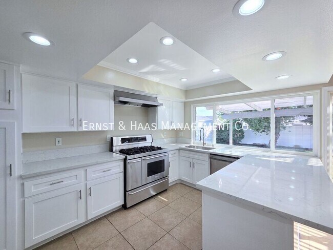 Building Photo - 926 E Bastanchury Rd