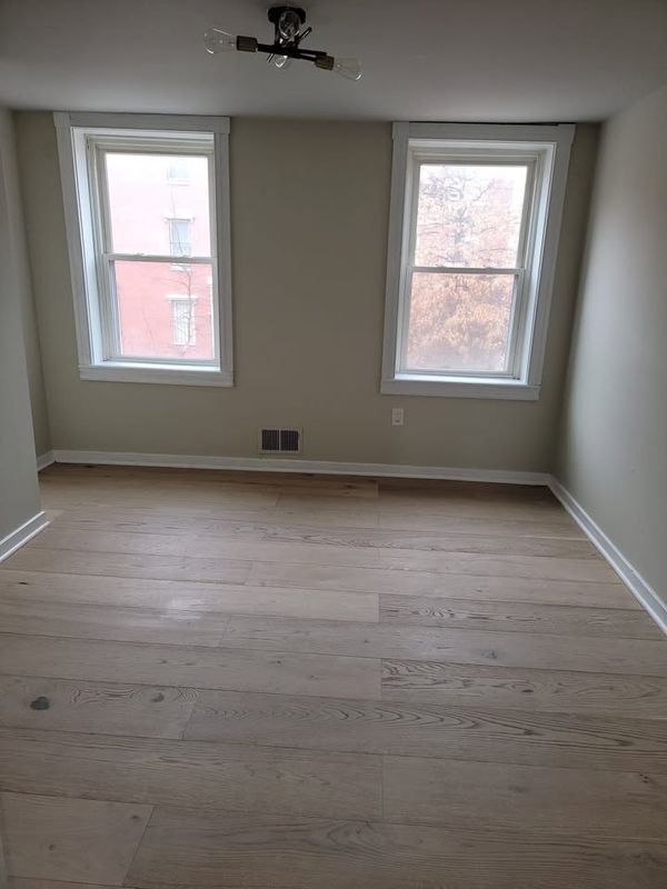 Building Photo - 1041 Hollins St