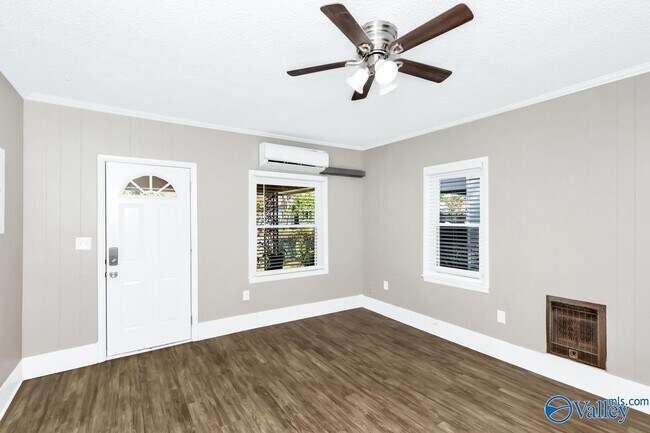 Building Photo - 512 Oshaughnessy Ave NE