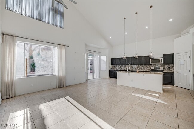 Building Photo - 57 Voltaire Ave