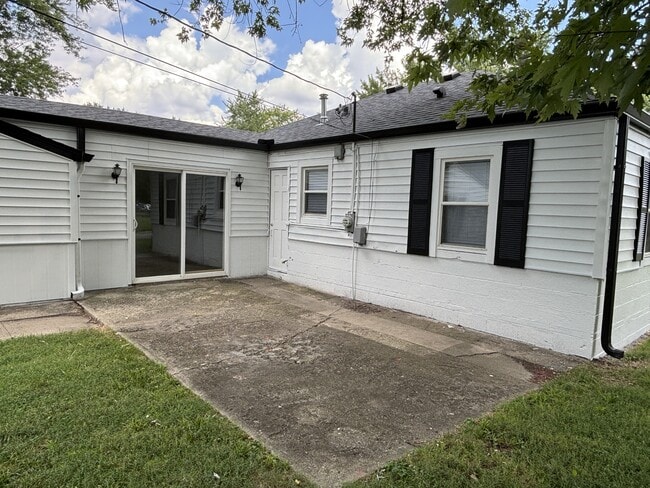 Building Photo - 2102 Medford Ave