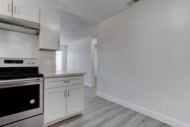 Building Photo - 921 Snug Harbor St