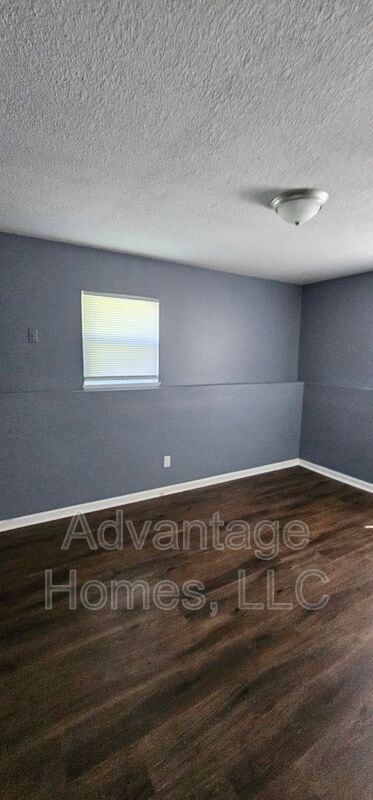 Building Photo - 704 N 70th St