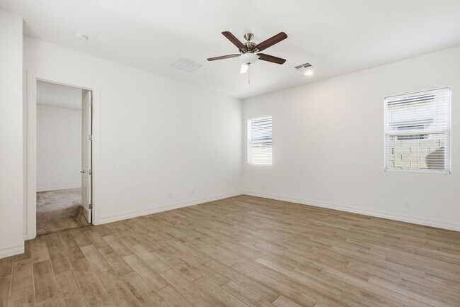 Building Photo - Gated Community Amazing ameneties