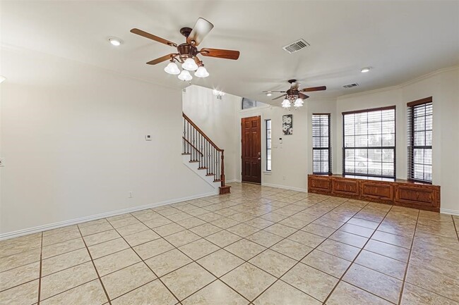 Building Photo - 6203 Oak Bay Dr