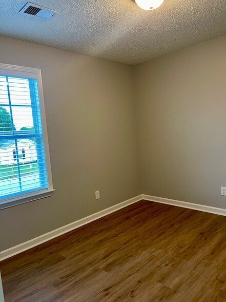 Building Photo - 105 Heber Trail