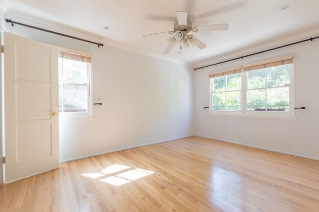 Building Photo - Beautiful 3 bed 1 bath house