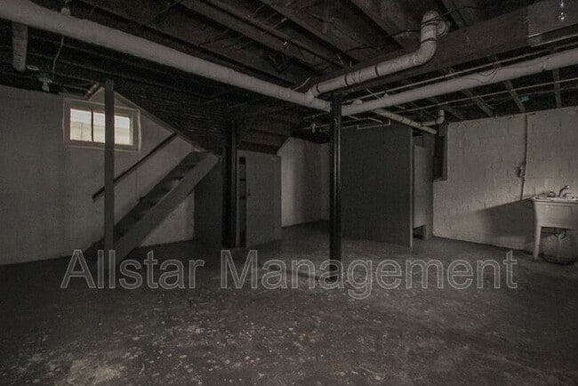 Building Photo - 3065 E Derbyshire Rd