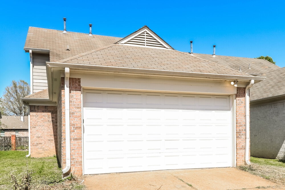 Building Photo - 10093 Woodland Hills Dr
