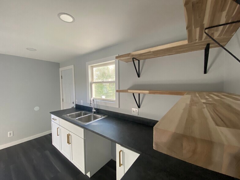Kitchen - 1326 Westcott St