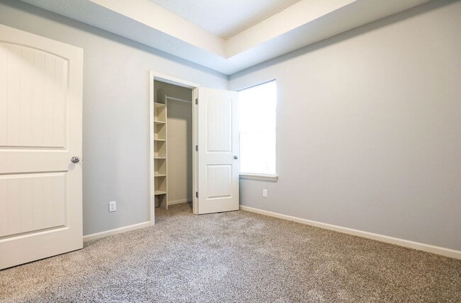 Building Photo - Beautiful & Charming 4 Bed / 2 Bath Home –...