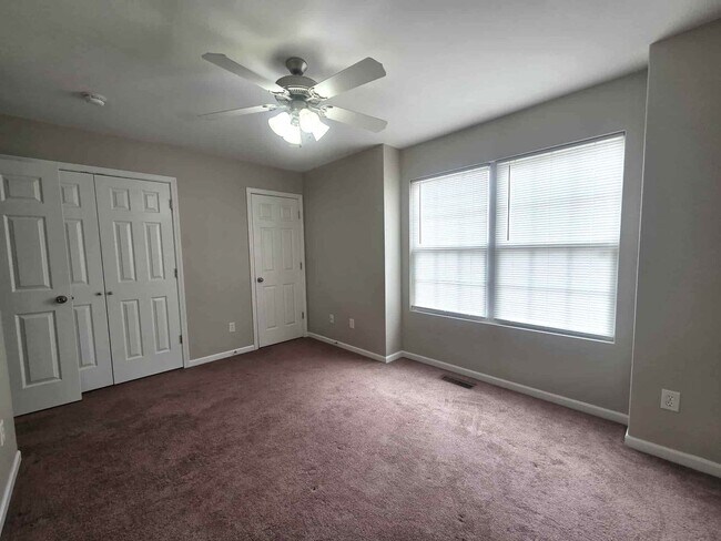 Building Photo - 936 W 8th St