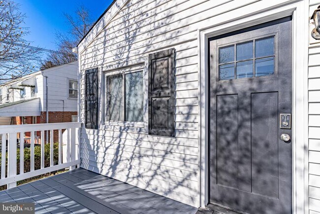 Building Photo - 2722 Jefferson Dr