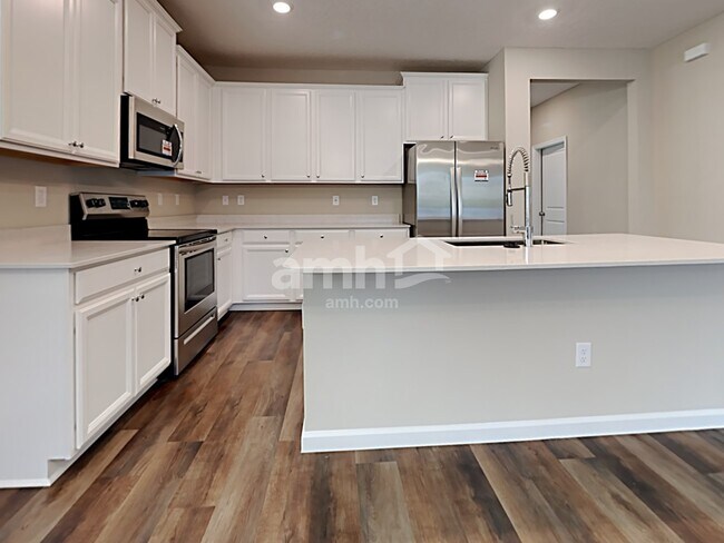 Building Photo - 193 Hemlock Point