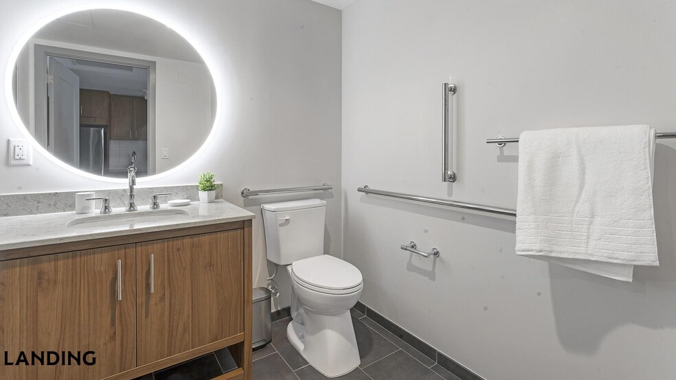 Building Photo - 350 Maple Dr SW